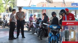 Polisi Bersama Masyarakat, Kapolres Jombang Pantau Ketersediaan BBM di SPBU Mojosongo